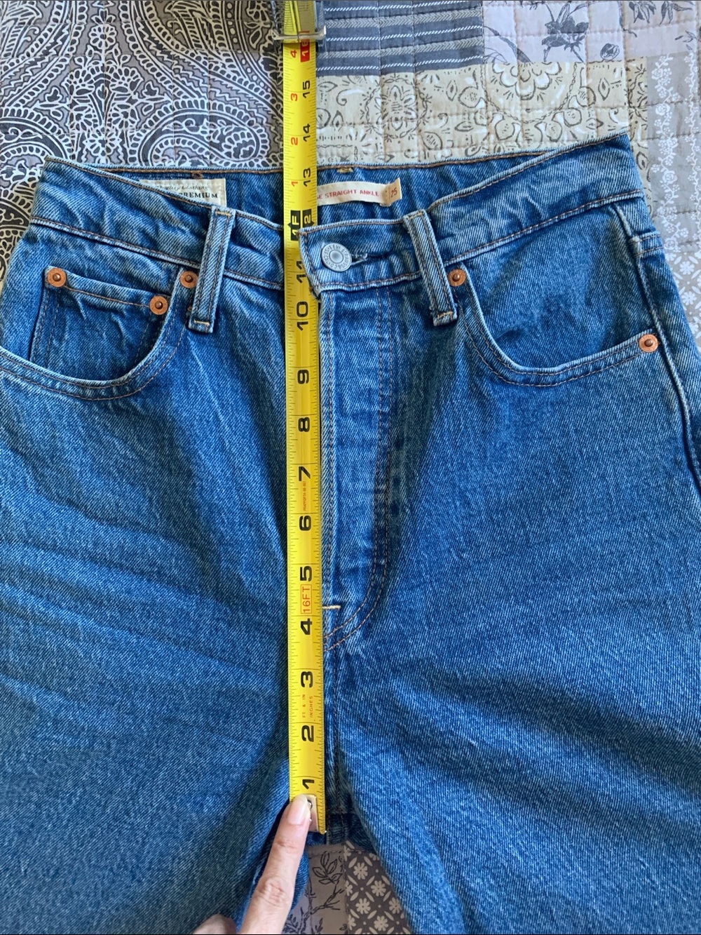 Levi's Ribcage Straight Ankle Jeans - Picture 12 of 14
